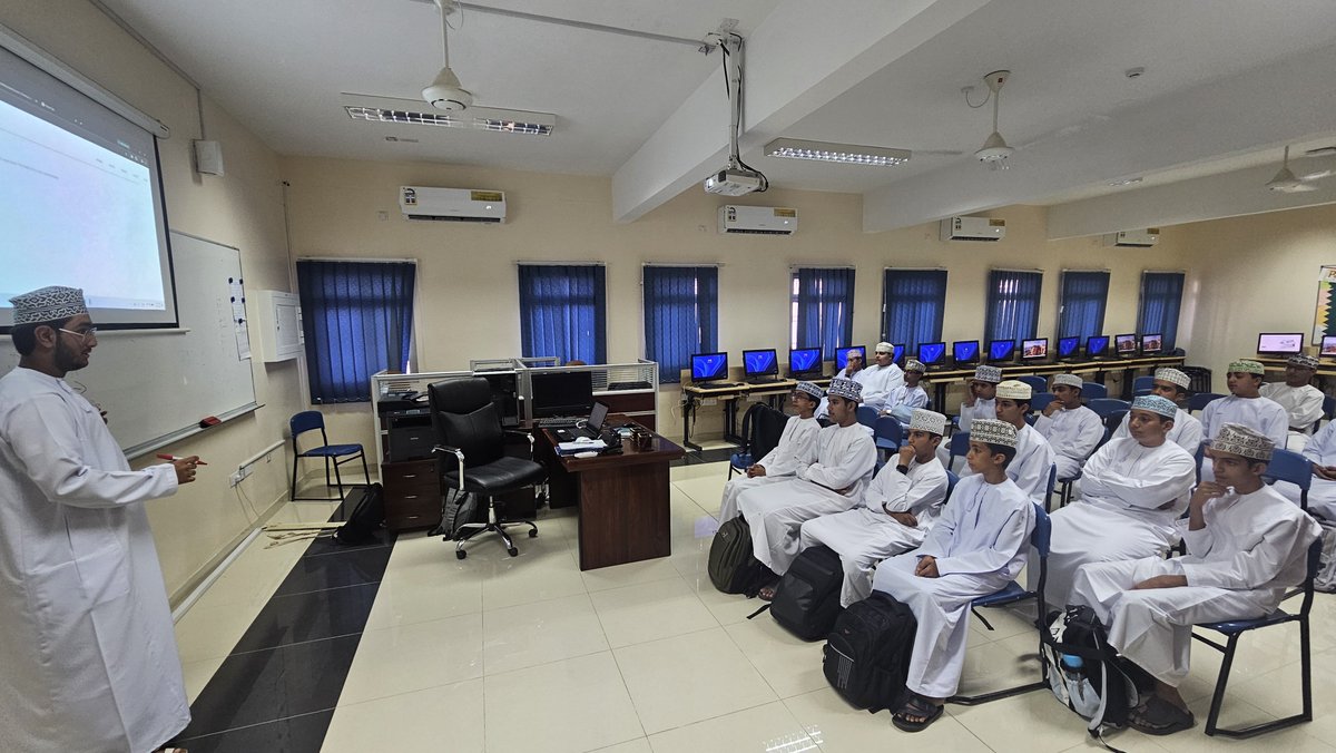 a_s_alkudami's tweet photo. إيماناُ بأهمية حماية الفضاء الرقمي وصقل المهارات الطلابية الواعدة، أقامت جماعة الحاسوب ورشة تدريبية إثرائية لفريق الأمن السيبراني بالمدرسة ، من تقديم الطالب محمد بن سيف العبري، وبإشراف الأستاذ محمد الهنائي.
@EduGovOman
@EduGovDkh
@ITD_MOE_NIZWA
@ishraf2022
@DeduAc2021 https://t.co/ugTxVmdk5b