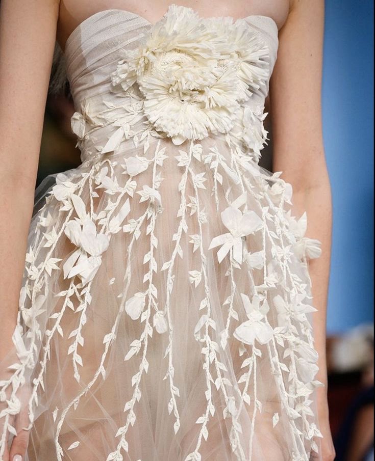 icimodeuse's tweet photo. Oscar de la Renta. RTW Spring-Summer 2020. https://t.co/g5LPqij7L3