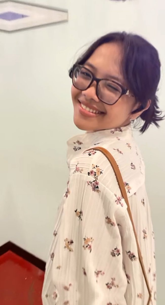 deyzull's tweet photo. [QUEER APPLICATION LETTER]
Name: yaya
Age: gaada yg tau
Occupation: dikerjain skripsi
Zodiac: setengah kuda setengah manusia
Height: setinggi harapan mamah
Hobby: bakingg, nonton film, dst... 
Fun fact: kalau minum harus yang dingin https://t.co/x1TX0iwRNo