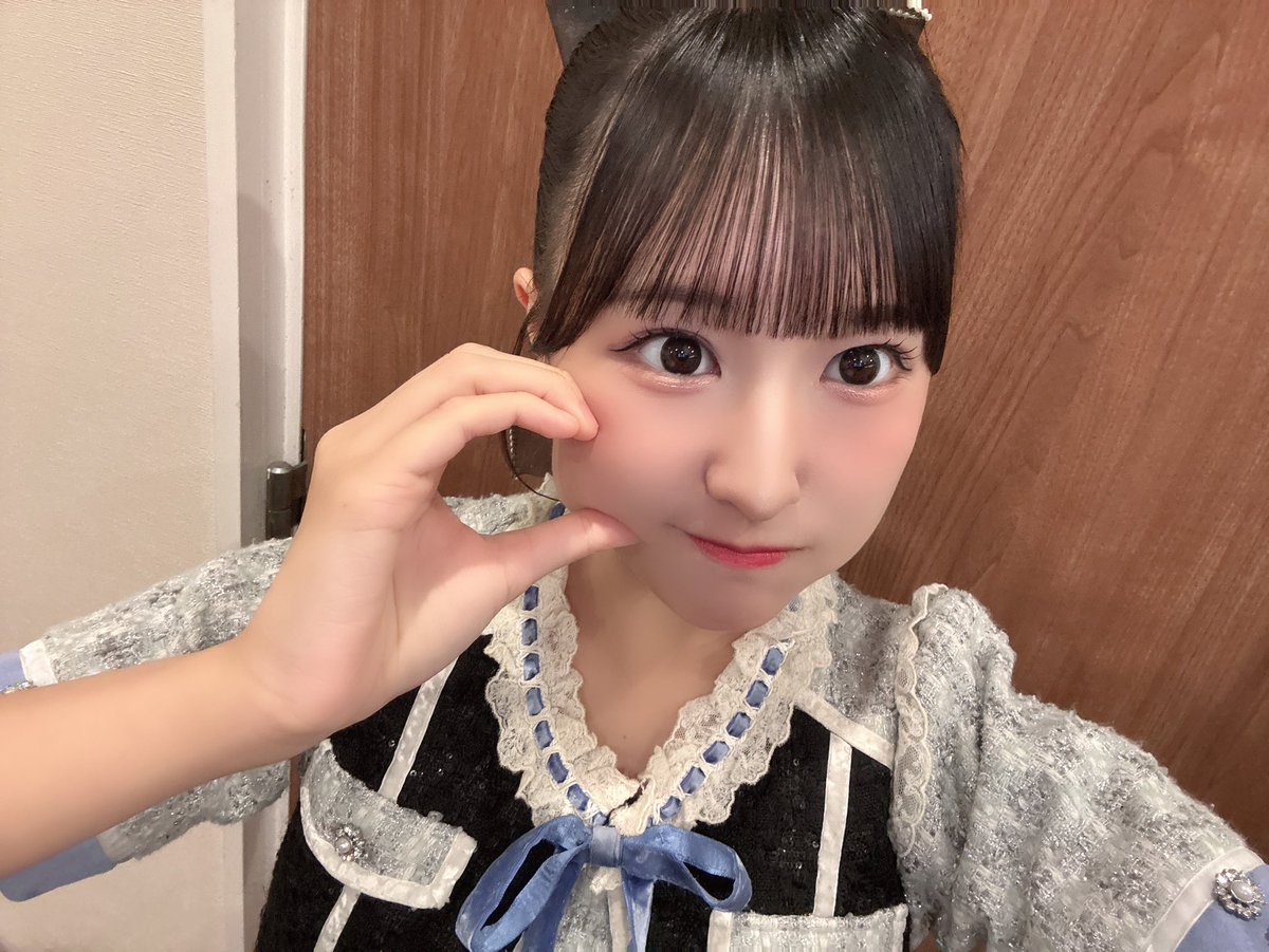 erisahigasiyama's tweet photo. 『 MARQUEE Fes.-day2- 』
ありがとうございました！

トリを務めさせて頂けてとても嬉しかったです🥹✨️
平日なのに足を運んでくれてありがとう😭💭☔️

みなさんと目合った時幸せ感じたよ(  ´˘`  )

対バン初｢我武者羅｣でした🤟✨️
また会えますように(o・・o)/~

#高嶺のなでしこ https://t.co/q4nx2zOZeA