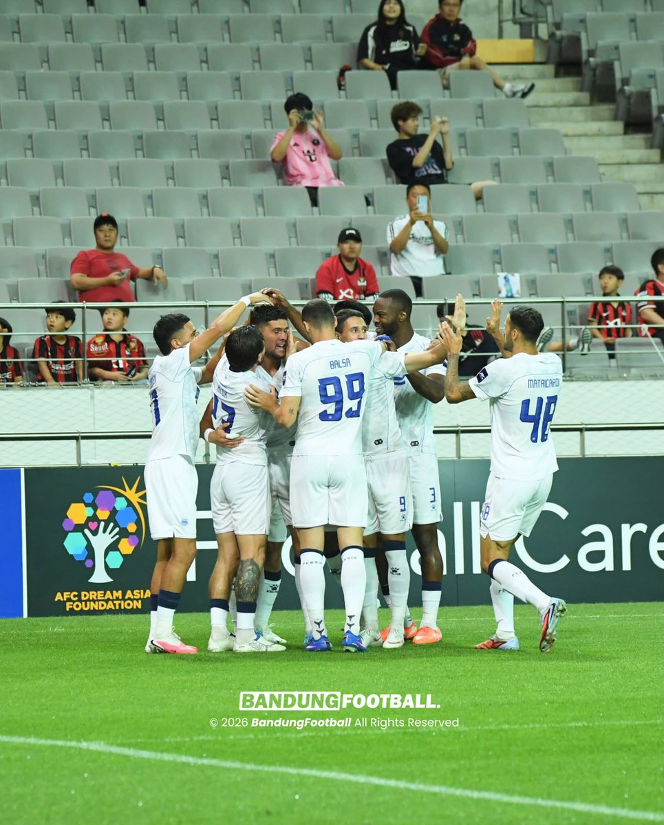 bandungfootball's tweet photo. Spit on us. Mock on us.
WE STILL RISE!
MAUNG, MANGPRANG! SIMA AING SIMA MAUNG! ๐๐ฌ๐ฆ๐ฅ๐๐
#BandungFootball #BFCOM #Persib #Bobotoh #ASIACALLING #SEOSIB https://t.co/rHO6kRcTTC