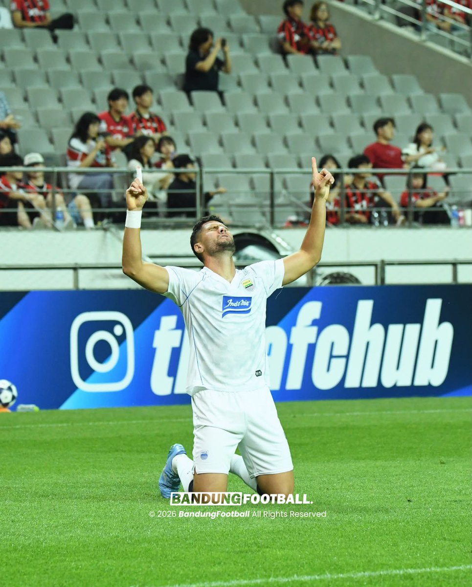 bandungfootball's tweet photo. Spit on us. Mock on us.
WE STILL RISE!
MAUNG, MANGPRANG! SIMA AING SIMA MAUNG! ๐๐ฌ๐ฆ๐ฅ๐๐
#BandungFootball #BFCOM #Persib #Bobotoh #ASIACALLING #SEOSIB https://t.co/rHO6kRcTTC
