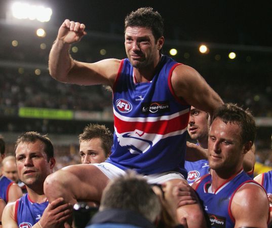 WBulldogs2006's tweet photo. ποΈ 300 games (1992-2006)
π― 254 goals
π¦ 2 x All Australian
@R_5mith - 1 of the Bulldogs' finest. π
#AFLFinals π
#AFLEaglesDogs π¦
πΆ https://t.co/Jr7JBpm1nj