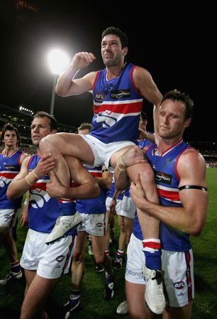 WBulldogs2006's tweet photo. ποΈ 300 games (1992-2006)
π― 254 goals
π¦ 2 x All Australian
@R_5mith - 1 of the Bulldogs' finest. π
#AFLFinals π
#AFLEaglesDogs π¦
πΆ https://t.co/Jr7JBpm1nj