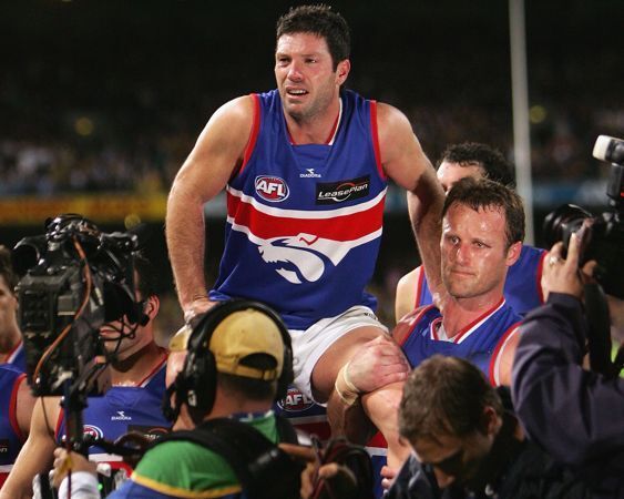 WBulldogs2006's tweet photo. ποΈ 300 games (1992-2006)
π― 254 goals
π¦ 2 x All Australian
@R_5mith - 1 of the Bulldogs' finest. π
#AFLFinals π
#AFLEaglesDogs π¦
πΆ https://t.co/Jr7JBpm1nj