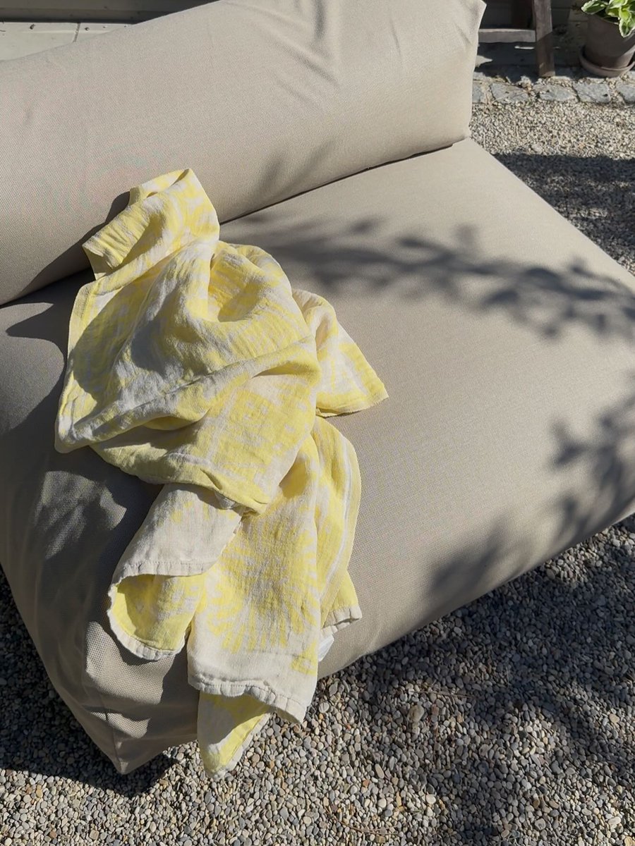 VernaMatth3ocb's tweet photo. If a picture could smell like the weekend…
Our Seat &amp; Pouf combination is already waiting. https://t.co/9fFpD91BK7