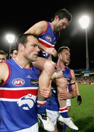 WBulldogs2006's tweet photo. Thanks for the memories, @R_5mith. #AFLFinals #AFLEaglesDogs π¦
πΆ π https://t.co/ysaZnCIjBB