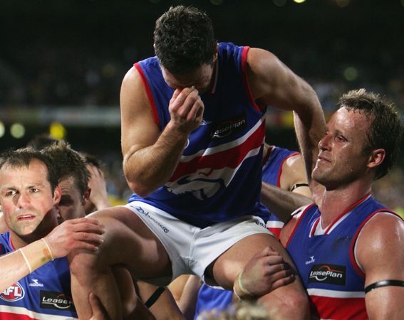 WBulldogs2006's tweet photo. Thanks for the memories, @R_5mith. #AFLFinals #AFLEaglesDogs π¦
πΆ π https://t.co/ysaZnCIjBB