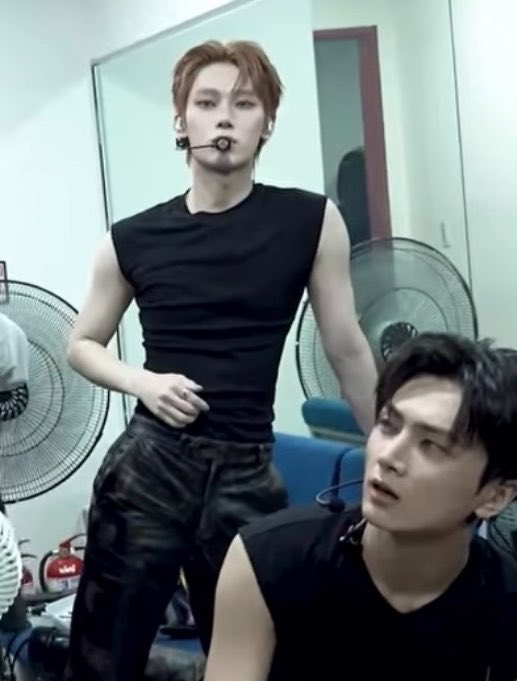 toribbobbo's tweet photo. 남자 프레임 실환가 ㅋㅋ https://t.co/JFtHZfjX8e