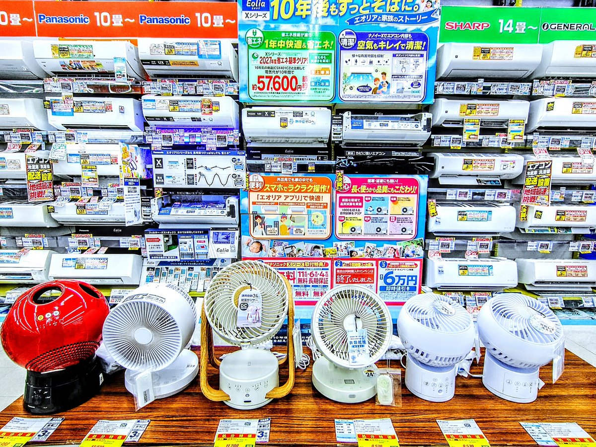 DIshizukad's tweet photo. やっぱり、懐かしくなりますね。幾ら【昔取った杵柄】とは申せ、格段に深化している最新鋭の新商品ばかり。現役時代より更に付いて行けず。先輩方からの「馬鹿野郎！」「行け！」「急げ！」「モタモタするな！」「やる気が有るのか！」「帰れ！」「決めて来い！」等。お叱りの数々が誠に懐かしく。。。 https://t.co/1xWJVcGQPd