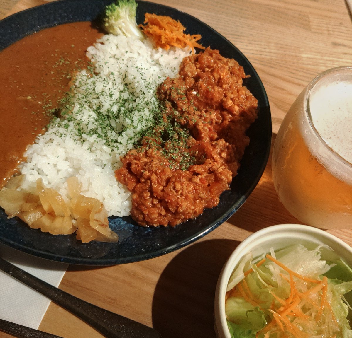 Ryo1METAL's tweet photo. 旭川飯
カレーが旨そうで入ったのだが、ビール750円がちっさすぎる🤯
お洒落カフェあるあるか… https://t.co/j1PPyAvLuj