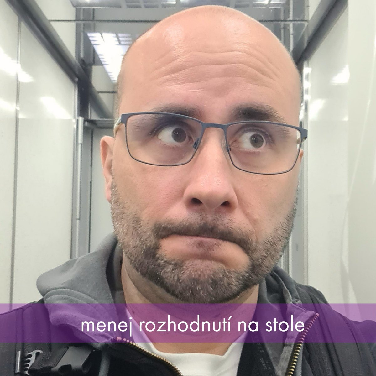 abridged_mkt's tweet photo. Čo spraviť skôr? Pridať či ubrať? 

Vo firmách, kde je šéf, founder, zahrnutý vo všetkom, je dôležité úlohy najprv sekať, až potom pridávať.

Do firmy často prídeme ako marketéri, ale zisťujeme, že prvou úlohou je uvoľniť founderovi stôl od rozhodnutí..

https://t.co/QFmKUjkfSW https://t.co/zsbpCiXTLV