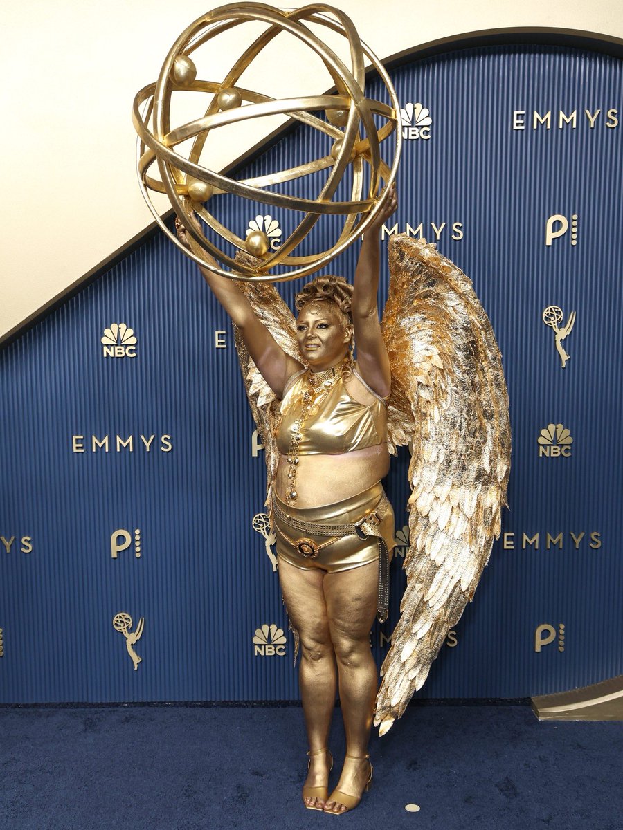 luresmagazine's tweet photo. Meg Stalter turned heads at the 2026 Emmys by showing up fully gilded as a living Emmy statuette alongside Paul W. Downs, delivering one of the most iconic and creative red carpet moments of the night.
#Lures #MegStalter #PaulDowns #Emmys2026 https://t.co/JgatKaFwbz