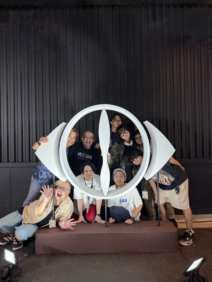 simomits's tweet photo. ヨルシカ LIVE TOUR 2026「一人称」、本日のLaLa arena TOKYO-BAY公演をもって全行程終了しました🎉3月からあっという間だったね…

めちゃくちゃ良いライブが出来たと思います🎸やり切った！

これが今回のサポメン野郎たちだ！

全ての人へ、ありがとうございました！ https://t.co/ElP7aGJr75