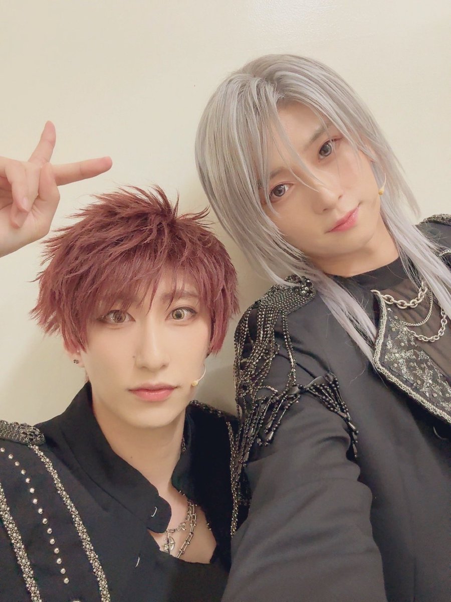 ara_mackey's tweet photo. 「多聞くん今どっち！？」THE STAGE
本公演初日が無事終了致しました。
ご来場頂いた方々、ありがとうございました✨
ここからまた本番の日々。
楽しんでいきます☺️

写真はX-Realの
玲王と響。 https://t.co/aiJPpHWCa8