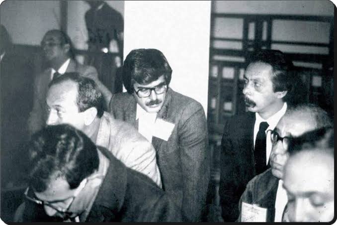 ekinveorak's tweet photo. tarık akan ve genco erkal, barış derneği davası 1985. https://t.co/6qx0Vs7DKT
