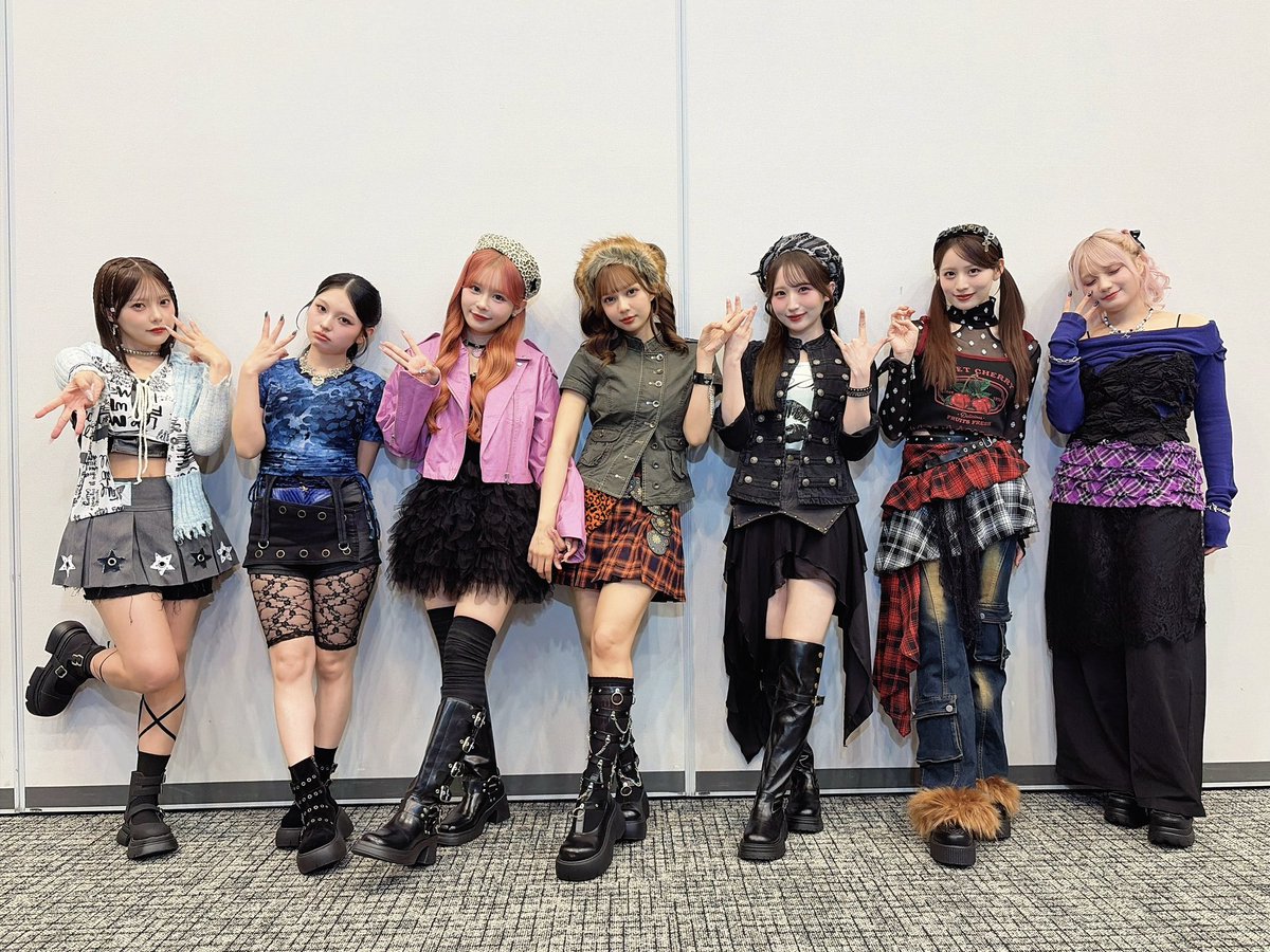 CANDY_TUNE_'s tweet photo. 🍬🎸オンラインリリイベ 実施決定🥁🍬

抽選応募受付期間が短くなっているため
ご注意ください❗️🚨

オンラインリリイベ開催日時
🗓️ 9/23(水) 18:00～ (予定)

👗衣装
🎙️🥁総意♡So Free st.衣装🎸🎹

🛒販売はこちら(抽選)
https://t.co/K1uZRxtMWS

✅【1次抽選】応募受付期間
9/16(水)21:00〜9/17(木)23:59

㊗️当選発表
9/18(金) 中

⚠️入金期限
9/20(日) 23:59まで

🚨サイン入り商品への応募は
CANDY TUNE FC会員限定となります。

🫶FCご入会はこちら
https://t.co/pt1QjUcGfL

#CANDYTUNE #きゃんちゅー