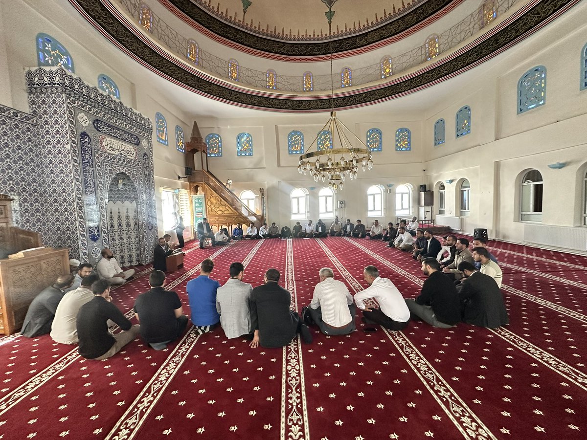 GrpnrMuftuluk's tweet photo. Gürpınar İlçe Müftülüğü Eylül Ayı Mutat Toplantısı Gerçekleştirildi

Gürpınar İlçe Müftülüğü tarafından düzenlenen 2026 yılı Eylül ayı mutat toplantısı, İlçe Müftüsü Sn. @kasim___demir ’in başkanlığında, Merkez Büyük Camii’nde gerçekleştirildi. https://t.co/IlIF4jAqBM