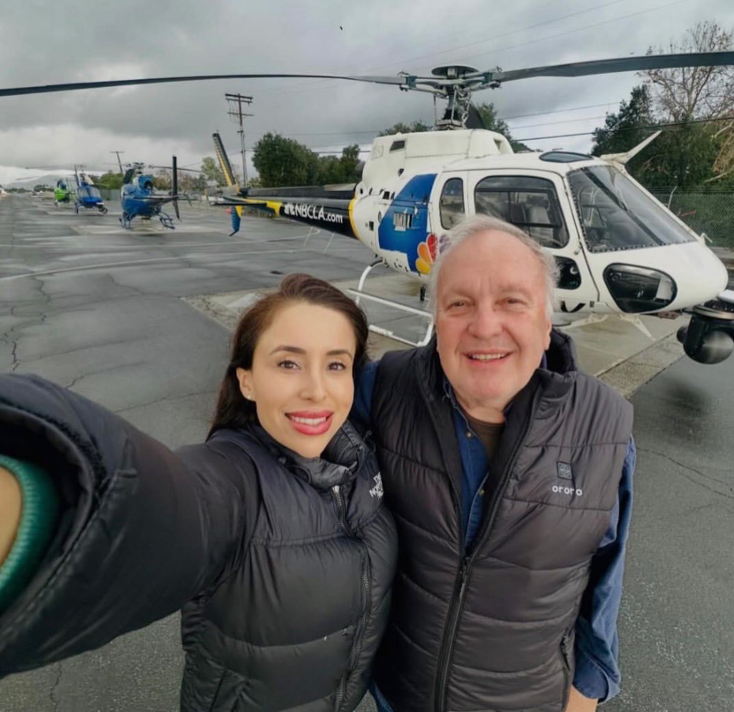 DNtvOficial's tweet photo. Tragédia nos EUA!
Um helicóptero da “NBC4”, de Los Angeles, acabou caindo na terça-feira, 15 de setembro de 2026. 3 pessoas morreram, entre eles Eliana Moreno, repórter da “NBC Los Angeles”, e George Marciniw, piloto. A 3ª vítima estava em solo e ainda não foi identificada. https://t.co/AKXZp5pQUr
