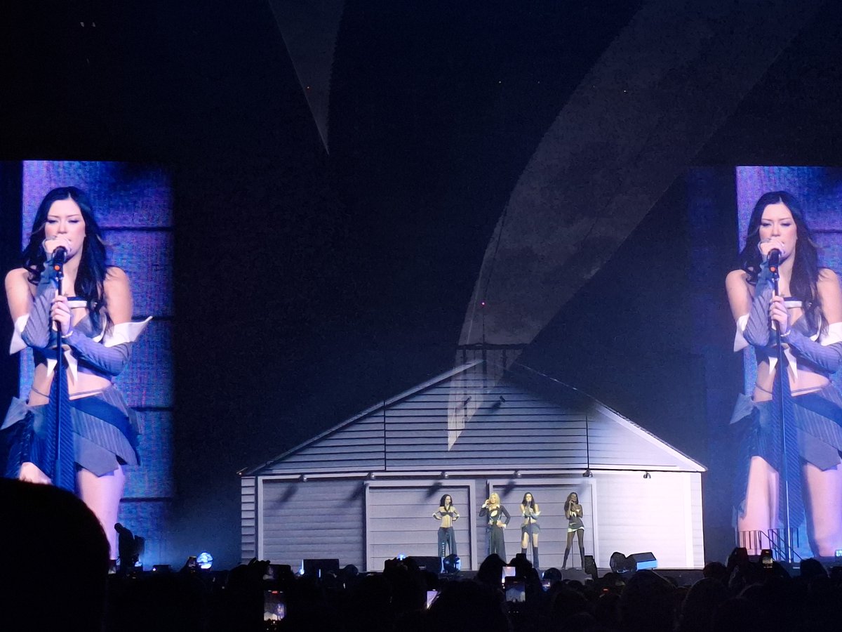 vayakiii's tweet photo. best night ever, I fucking love katseye #katseye #antwerp https://t.co/lVRb8UFATo