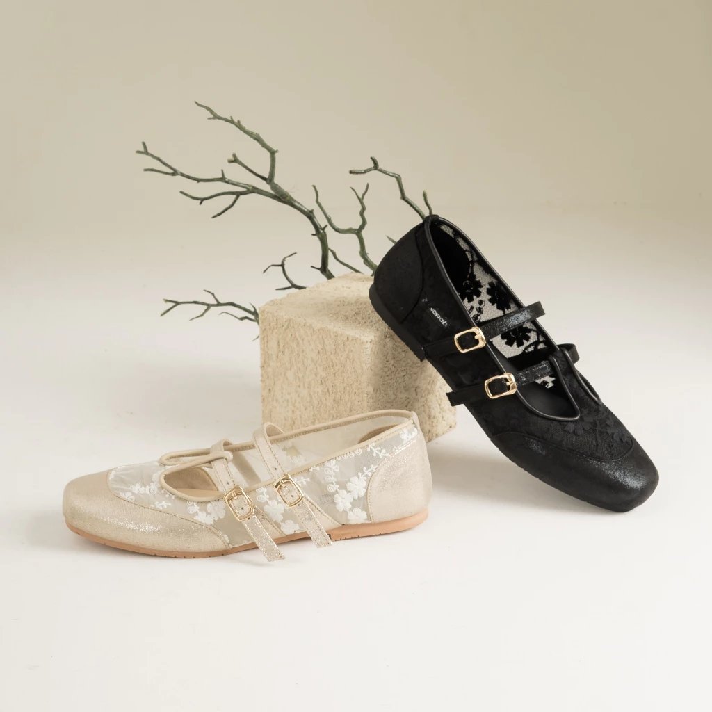 spillthethyyy_'s tweet photo. another pretty flat shoes you don’t need but definitely want 😭🤏🏻

rekomendasi flat shoes buat cewek yang nggak kuat heels tapi tetep pengen kakinya keliatan cantik 🎀

oh and please note that: INI BRAND LOKAL 🇮🇩 https://t.co/HaPt7gduNV