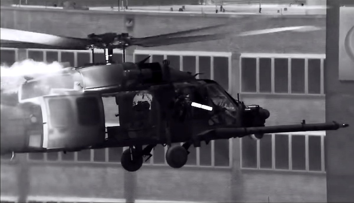 305FUN2's tweet photo. 160th SOAR's MH-60M comin' in HOT. https://t.co/2m75dTHvmr