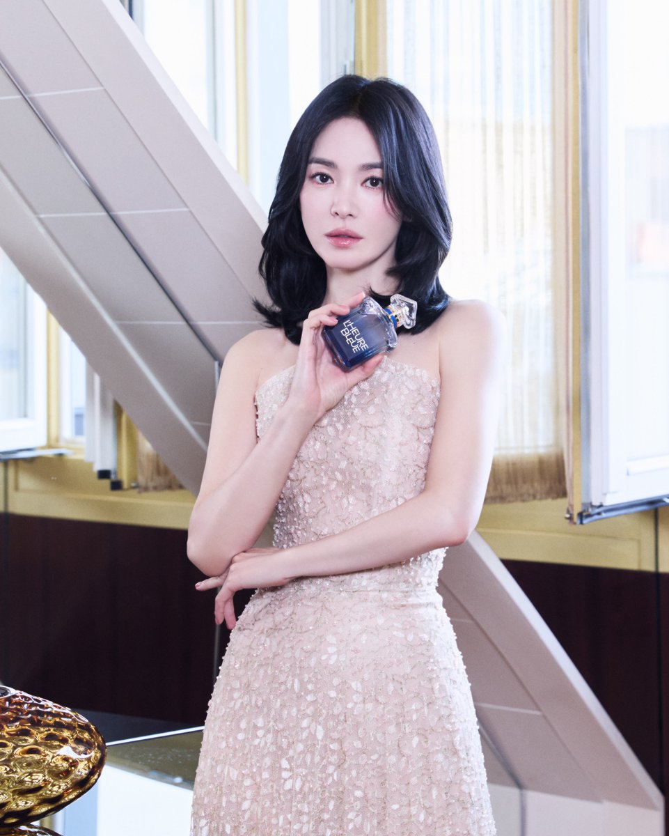 hyekyots's tweet photo. Hyekyo shared new photos from Guerlain's 'The Blue Hour' event and she looks magnificent in every picture ♡

#SongHyeKyo https://t.co/xuiZ9uTkqJ