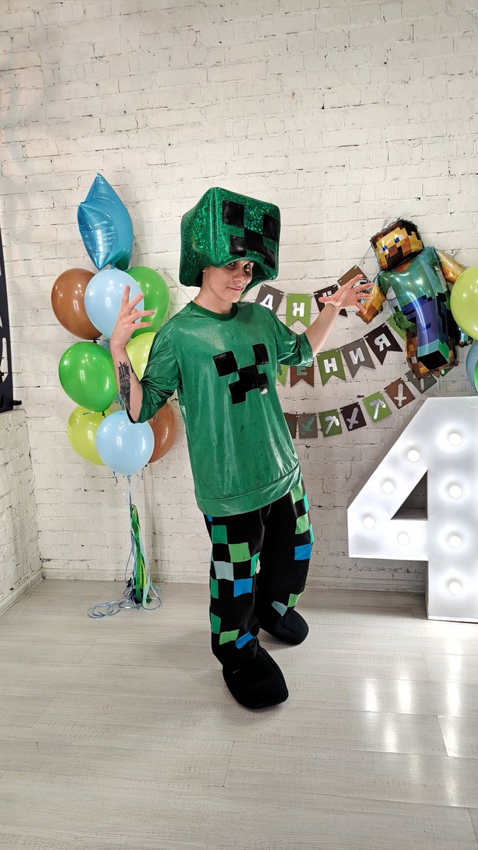 NineTikeMus's tweet photo. Happy birthday Creeper! 😃🥒

#minecraft #creeper #steve #happybirthday #happybirthdaystyleminecraft https://t.co/iDGKyaI0uq