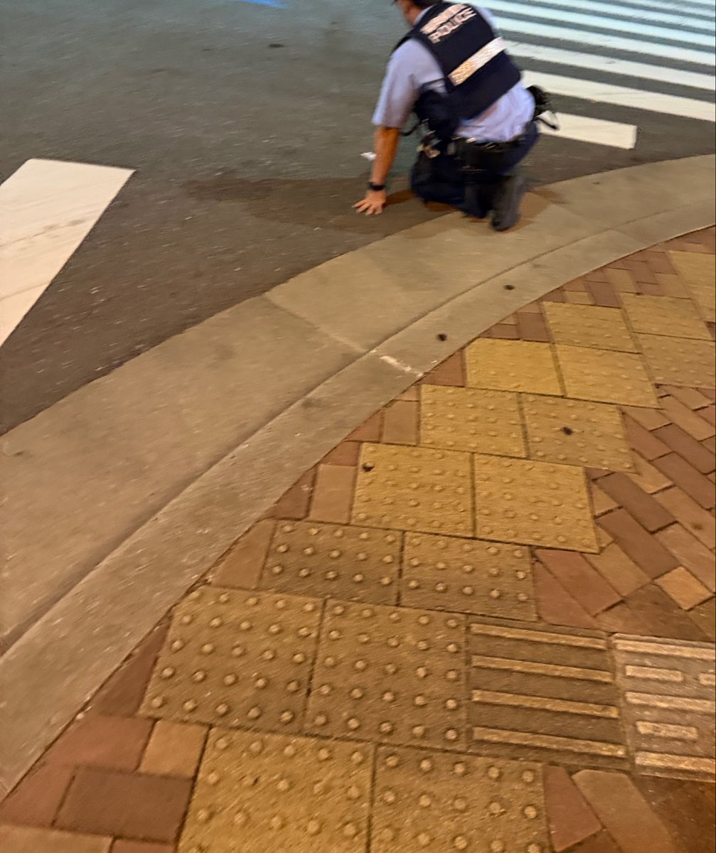 teitetetei's tweet photo. 今日は接待でした
帰り道にパケ落ちてました https://t.co/XfeXvclRR5