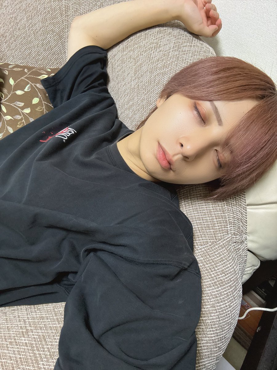 Stnk_mugi's tweet photo. おやすみ5秒前💤 https://t.co/qX96JvJ2IK