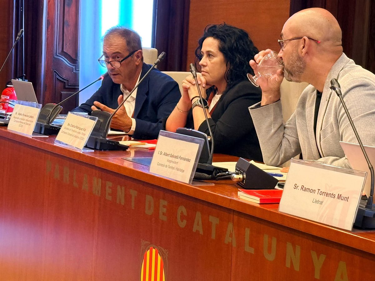 ccoocatalunya's tweet photo. Compareixença de CCOO de Catalunya aquest matí al Parlament per demanar que s’acceleri la implementació del projecte ferroviari del sindicat.

https://t.co/eJtGSsO6Uo https://t.co/OPMG2fJ13A
