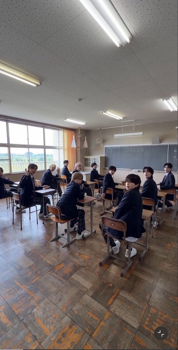 iss2a03's tweet photo. みんなどこ座りたい？ https://t.co/ZzTAeKC29M