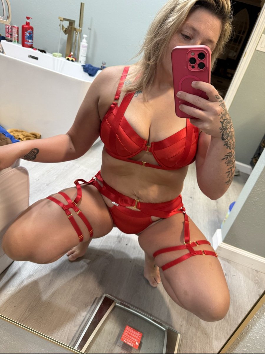 Wifeythick96's tweet photo. Feeling myself #hotwife https://t.co/GxX3KpPOkV