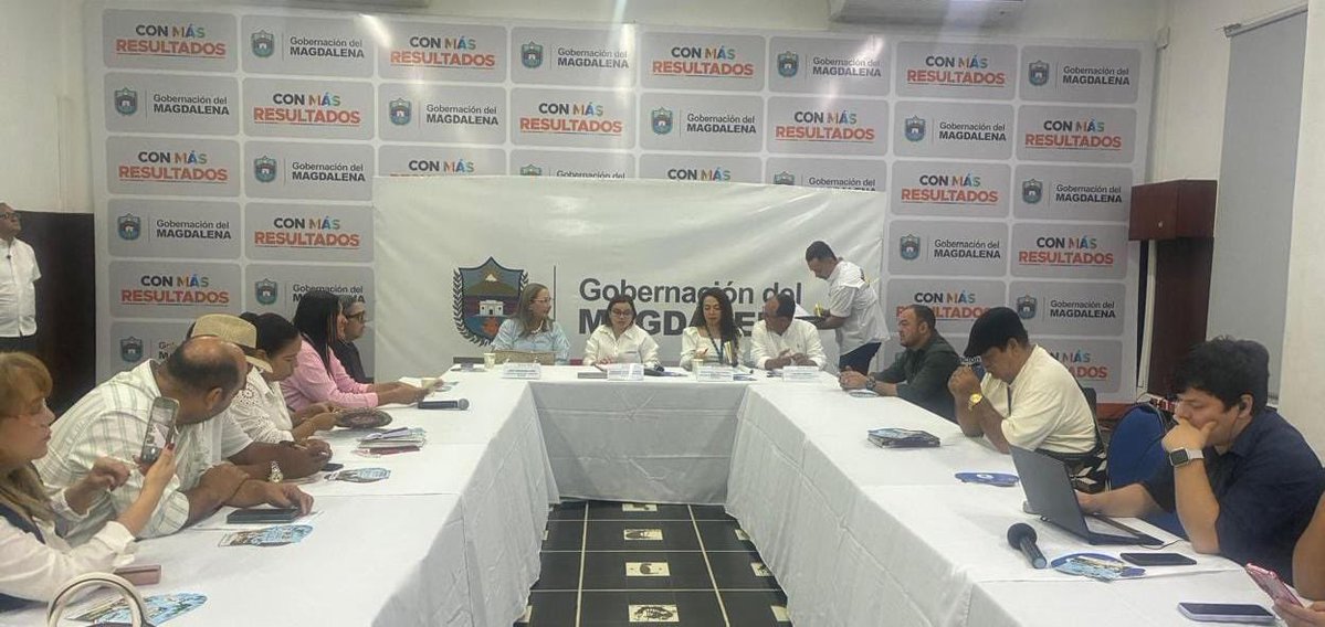 DefensoriaCol's tweet photo. Acompañamos en Santa Marta, como Secretaría Técnica, la sexta sesión departamental de Participación Efectiva de Víctimas del Magdalena, con la participación de integrantes de la Mesa Departamental y autoridades e instituciones responsables de la atención a esta población.

Durante la sesión, hicimos seguimiento a la implementación de la Política Pública de Víctimas y a las acciones institucionales orientadas a garantizar sus derechos. También revisamos avances, necesidades y compromisos para continuar articulando esfuerzos en favor de las víctimas del departamento.

Seguimos acompañando estos espacios de participación efectiva, fundamentales para que las víctimas puedan incidir en las decisiones y acciones relacionadas con la garantía de sus derechos.