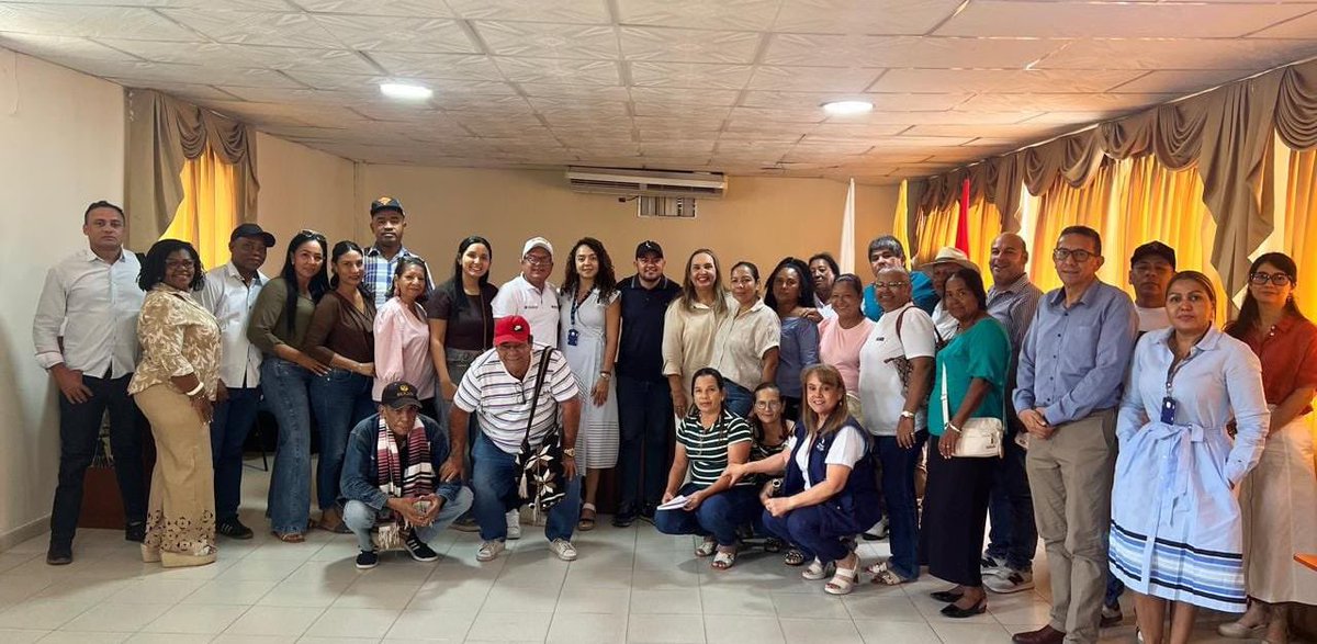 DefensoriaCol's tweet photo. Acompañamos en Santa Marta, como Secretaría Técnica, la sexta sesión departamental de Participación Efectiva de Víctimas del Magdalena, con la participación de integrantes de la Mesa Departamental y autoridades e instituciones responsables de la atención a esta población.

Durante la sesión, hicimos seguimiento a la implementación de la Política Pública de Víctimas y a las acciones institucionales orientadas a garantizar sus derechos. También revisamos avances, necesidades y compromisos para continuar articulando esfuerzos en favor de las víctimas del departamento.

Seguimos acompañando estos espacios de participación efectiva, fundamentales para que las víctimas puedan incidir en las decisiones y acciones relacionadas con la garantía de sus derechos.