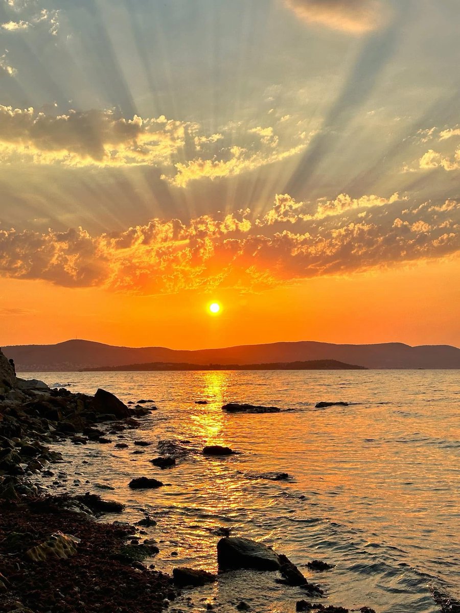 Simge_246's tweet photo. Sunset 🌞 https://t.co/kjqzrx0nDb