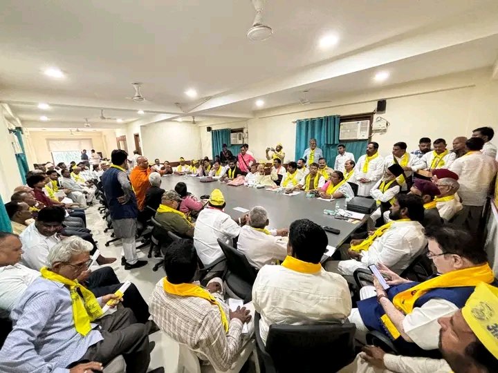 Indrapa52223022's tweet photo. हमारी मांग साफ है -

✊ OBC की सही गिनती करो!
✊ जनगणना में OBC का अलग कॉलम जोड़ो!
✊ आबादी के अनुपात में अधिकार और प्रतिनिधित्व दो!

नारा एक ही है -
"जिसकी सही गिनती होगी, उसी की सही हिस्सेदारी होगी!"

OBC एकता जिंदाबाद!
गिनती में OBC - हिस्सेदारी में OBC! https://t.co/STWuvVOndX