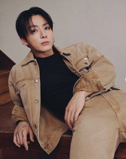love_koomi's tweet photo. CK boy                                           DIOR boy https://t.co/3h8JCAFkFj