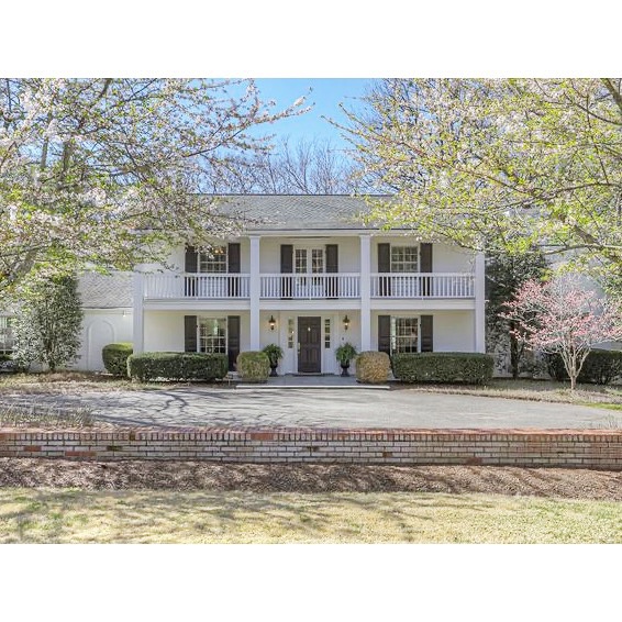 DemetraChiotti's tweet photo. This beauty has come a long way and gets better every day. Can’t wait to see it all come together. Swipe for the before photos. Design: Brad Ramsey Interiors
Architecture: Catherine Sloan Architect
Builder: Davis Properties of TN
Landscape https://t.co/zQH06ldJkn