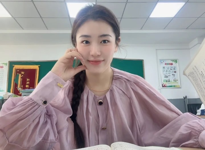sooy1314's tweet photo. 你们的老师今天心情很好哟😄😄😄 https://t.co/5wRNQgOItA