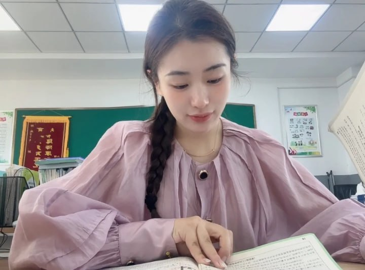 sooy1314's tweet photo. 你们的老师今天心情很好哟😄😄😄 https://t.co/5wRNQgOItA