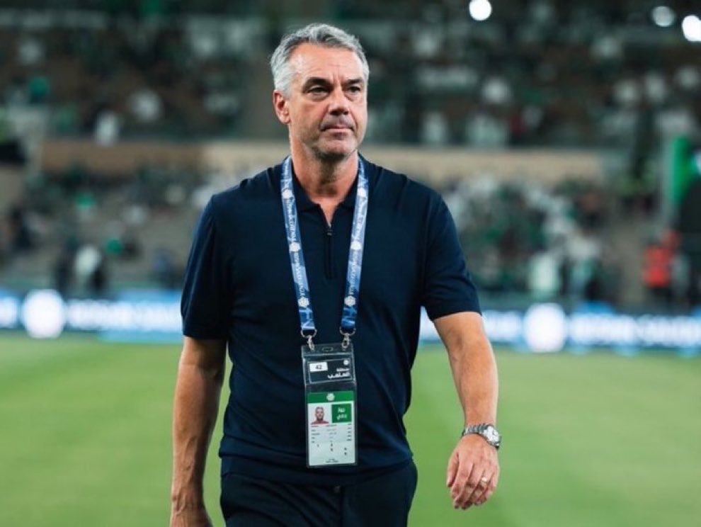 4AALSAD's tweet photo. بويستش ما كمل شهر مع #الأهلي ومتأهل في كأس الملك ونهائي كاس القارات الثلاث التي سوف يجلبها السبت باذن الله 
ومرشح للحصول على النخبة الثالثه والدوري في بدايته
لكن بعض العباقرة قرروا تقييم مشروعه قبل ما يكمل الشهر 
المشكلة ليست في المدرب 
بل في سرعة استيعاب بعض الاغبياء ⁉️ https://t.co/F2T4s39sPH
