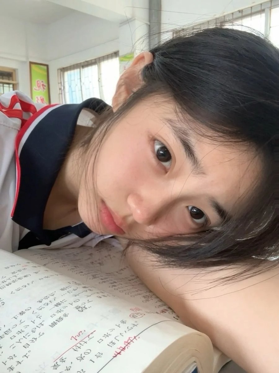 AmyLove650060's tweet photo. 才开学没多久，可是控制不住性欲怎么办😱 https://t.co/1yFIPbyxsg