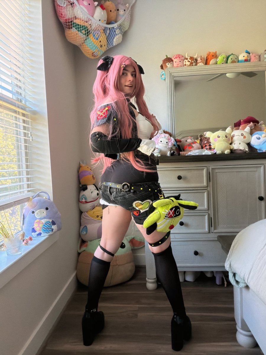 linnea_peachy's tweet photo. Zenless Zone Zero Nicole cosplay #zzzeroㅤ #ZenlessZoneZero‌ https://t.co/K7p1gZP24D