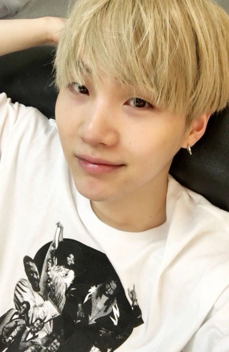 jimgIoss's tweet photo. thinking 💭 about this jimin and yoongi today https://t.co/zbKsBymaHk