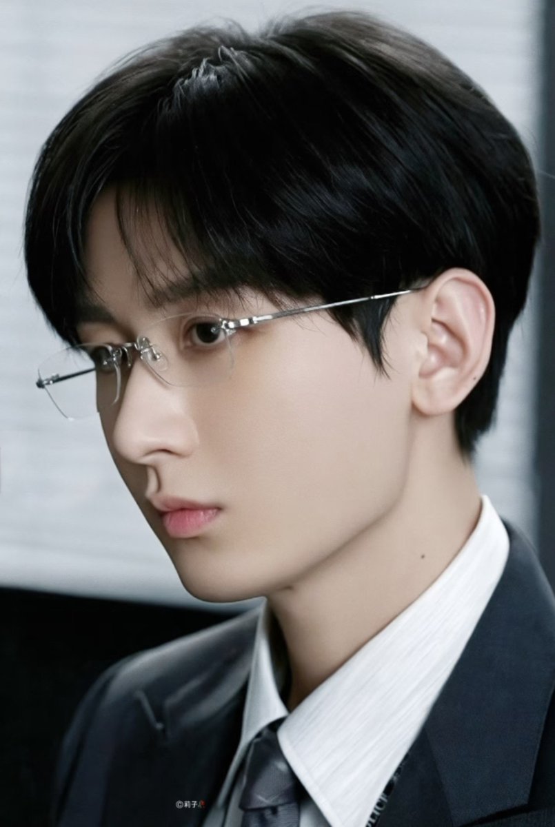 ChengyiHandsome's tweet photo. 🍉 ซีรีส์เรื่องใหม่จะไปถ่ายทำที่ ปักกิ่ง เสิ่นหยาง และเหยียนเปียน ผู้กำกับจางหลี และเป็นเรื่องราวเกี่ยวกับสงครามต่อต้านสหรัฐฯ และช่วยเหลือเกาหลี (สงครามเกาหลี) 

เฉิงอี้รับบทเป็น 2 ตัวละคร คือคุณปู่ที่เป็นอดีตทหารผ่านศึกและ หลานชายในยุคปัจจุบัน  #เฉิงอี้ https://t.co/mzweD9HjKI