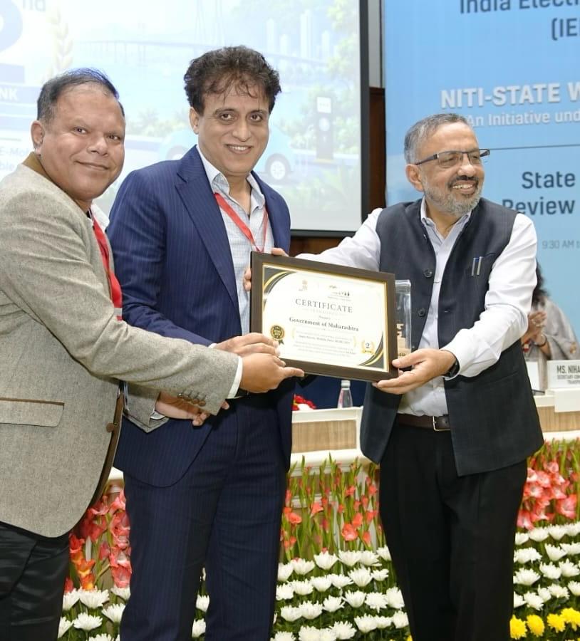 MMVD_RTO's tweet photo. Maharashtra bags Niti Aayog Topmost Leader Award for EV Policy and Implementation. https://t.co/k3qr6Gdrr9
