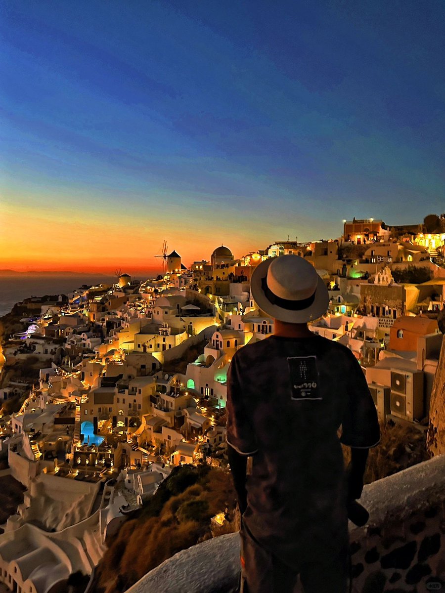 dan0i4el5brianm's tweet photo. Sunrise over Santorini’s whitewashed villages hit different—sipped local coffee while chasing the golden glow, tiny waves lapping below. Pure magic. #TravelDiaries， https://t.co/F9ill1oWoU