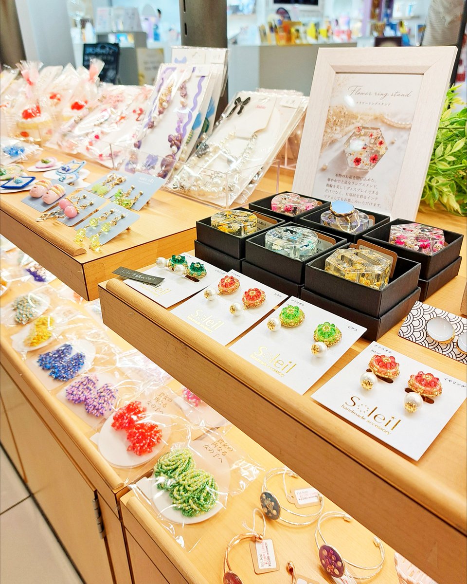 hakomittsu's tweet photo. 本日の営業終了致しました。
ご来店ありがとうございました！(*^^*)

明日は定休日ですが京阪モール本館(京橋駅直結)１階でのPOPUPアトリカは明日も営業！10:30-20:30にて素敵な作品とともにお待ちしております♪

#はこみっつ #ハンドメイド https://t.co/24yPm7Sup2