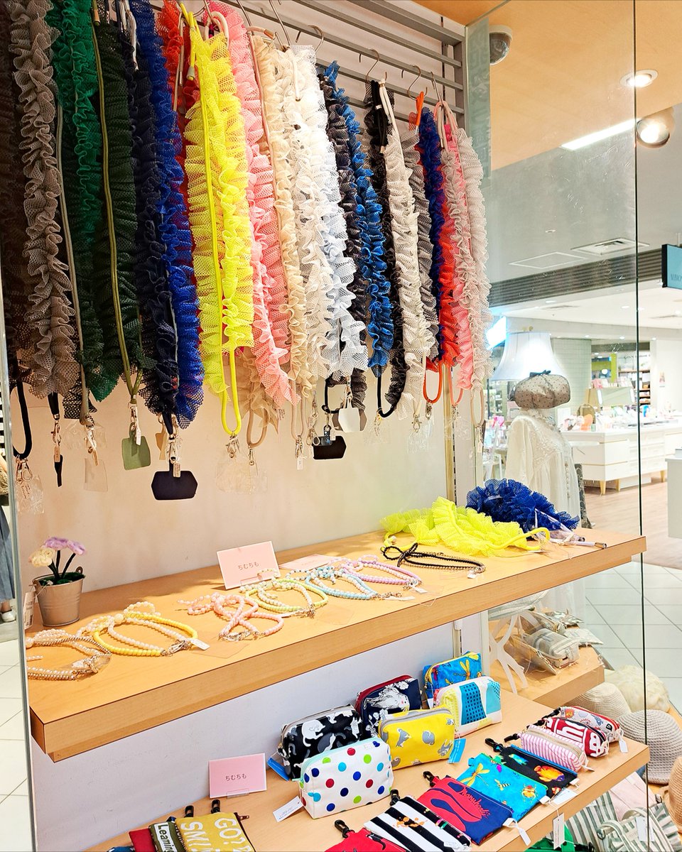 hakomittsu's tweet photo. 本日の営業終了致しました。
ご来店ありがとうございました！(*^^*)

明日は定休日ですが京阪モール本館(京橋駅直結)１階でのPOPUPアトリカは明日も営業！10:30-20:30にて素敵な作品とともにお待ちしております♪

#はこみっつ #ハンドメイド https://t.co/24yPm7Sup2